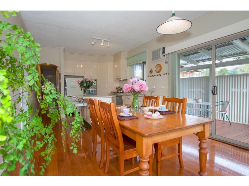 24 Higgins Avenue, Sunbury VIC 3429