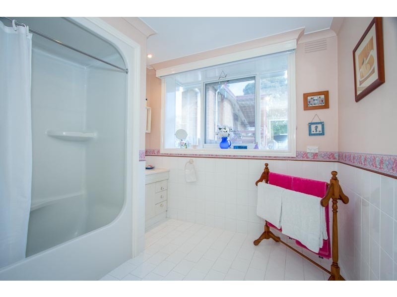 24 Higgins Avenue, Sunbury VIC 3429