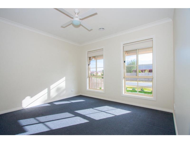 4 Healy Avenue, Sunbury VIC 3429