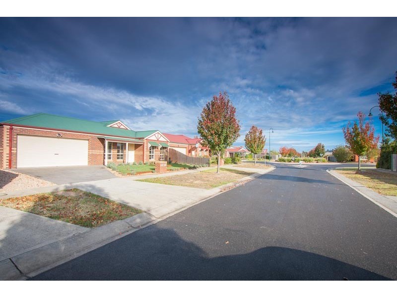 4 Healy Avenue, Sunbury VIC 3429