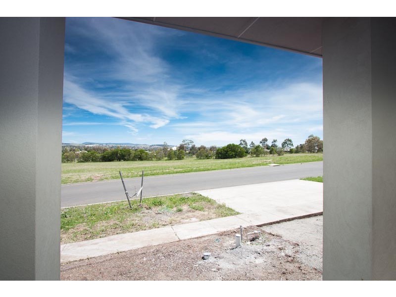 17 Outlook Way, Sunbury VIC 3429