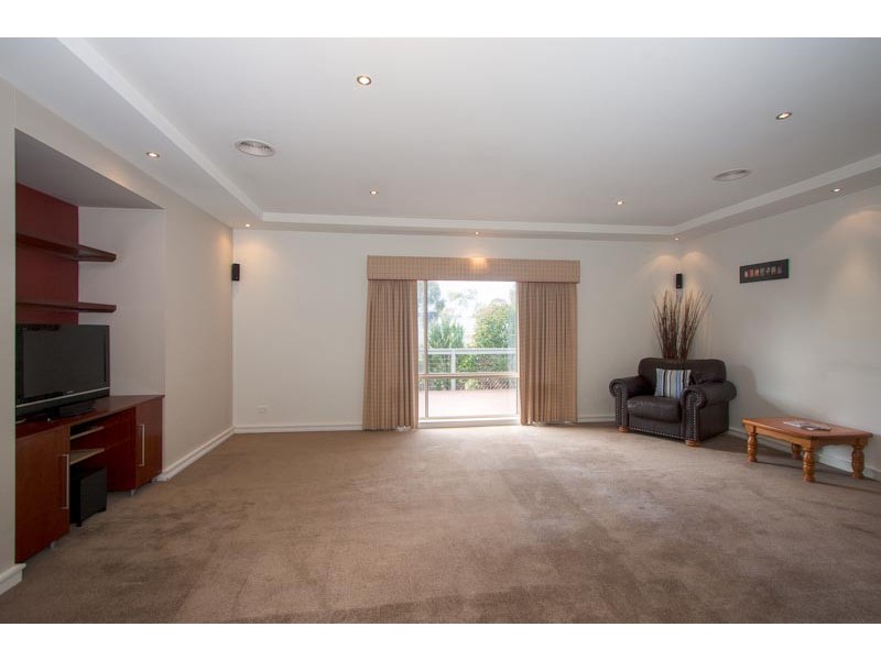 18 Fullwood Drive, Sunbury VIC 3429