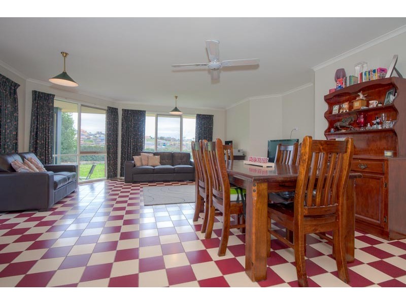 38 Fullbrook Drive, Sunbury VIC 3429