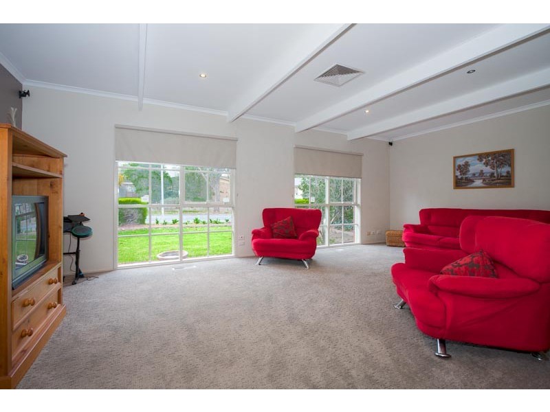 11 Menzies Drive, Sunbury VIC 3429