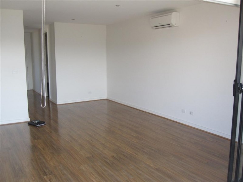 12/4 CREFDEN STREET, Maidstone VIC 3012