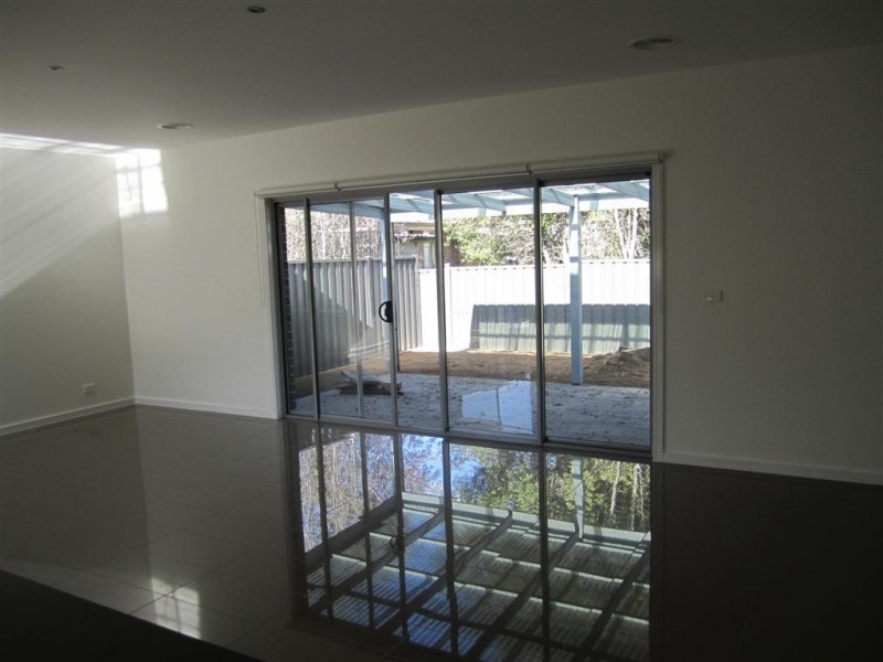 28 HOOD CRESCENT, Sunbury VIC 3429