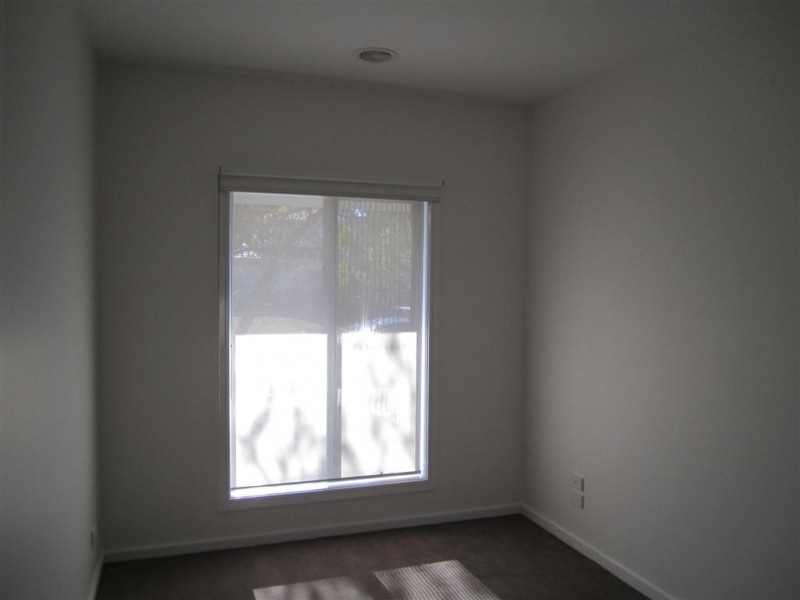 28 HOOD CRESCENT, Sunbury VIC 3429