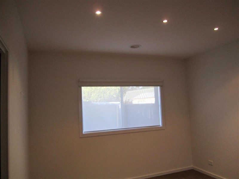 28 HOOD CRESCENT, Sunbury VIC 3429