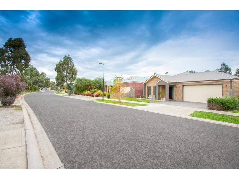 12 Sassafras Drive, Sunbury VIC 3429