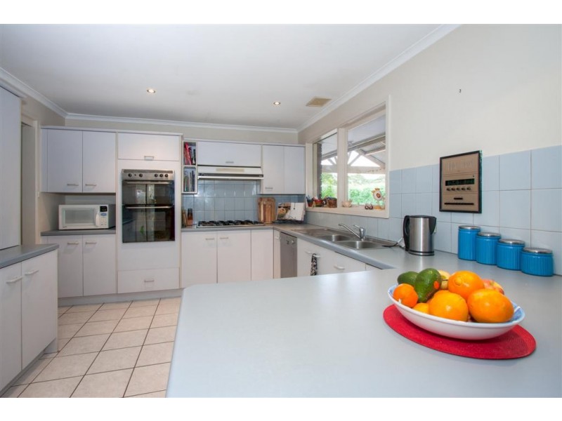 11 MENZIES DRIVE, Sunbury VIC 3429
