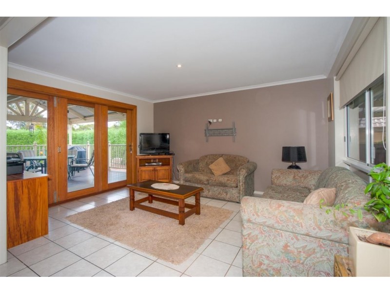 11 MENZIES DRIVE, Sunbury VIC 3429