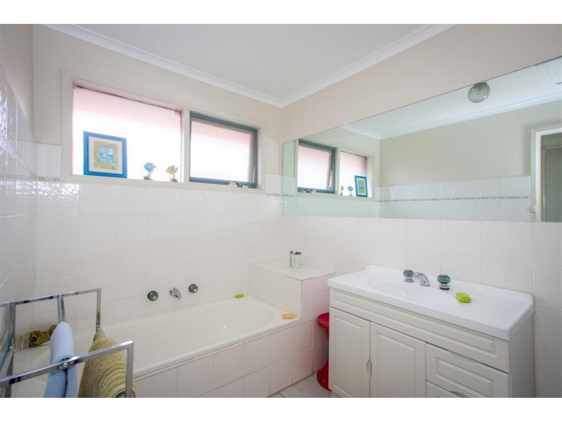 11 MENZIES DRIVE, Sunbury VIC 3429