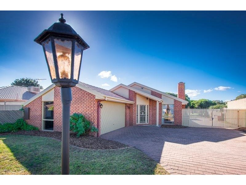 43 Muirfield Drive, Sunbury VIC 3429