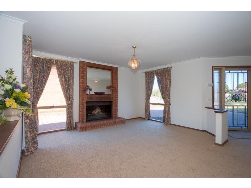 43 Muirfield Drive, Sunbury VIC 3429