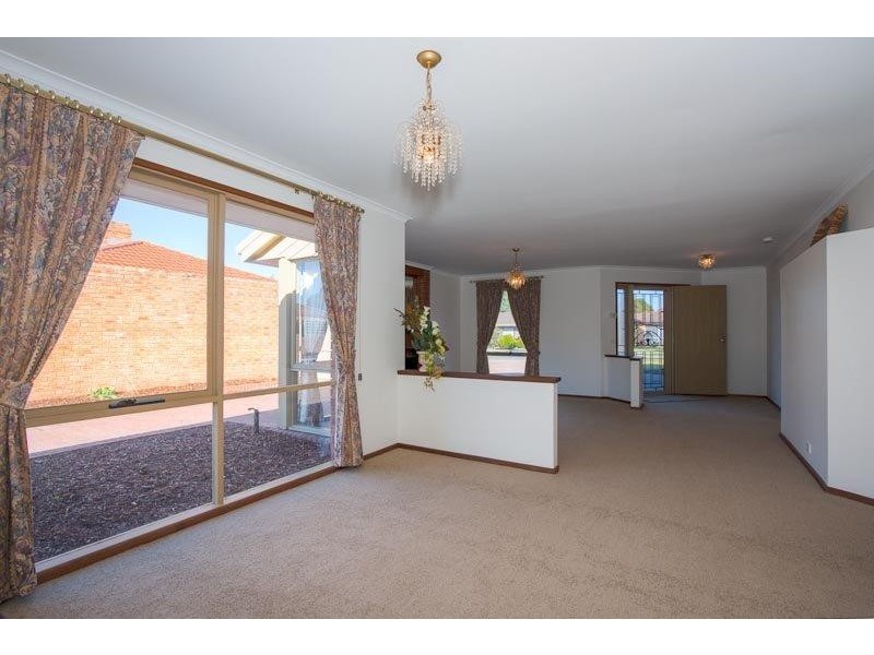 43 Muirfield Drive, Sunbury VIC 3429