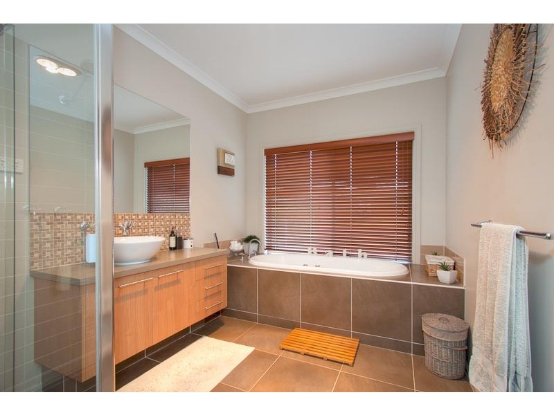 65 Spavin Drive, Sunbury VIC 3429