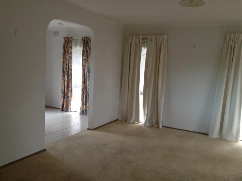 14 MCEWEN DRIVE, Sunbury VIC 3429