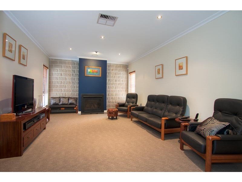 95 Yellow Gum Boulevard, Sunbury VIC 3429