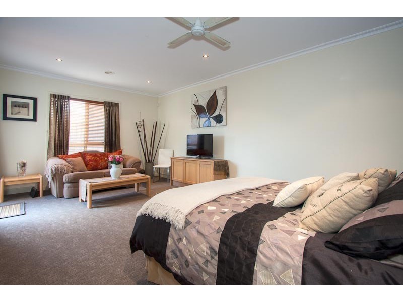95 Yellow Gum Boulevard, Sunbury VIC 3429