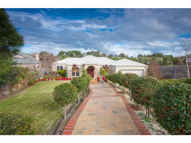 95 Yellow Gum Boulevard, Sunbury VIC 3429