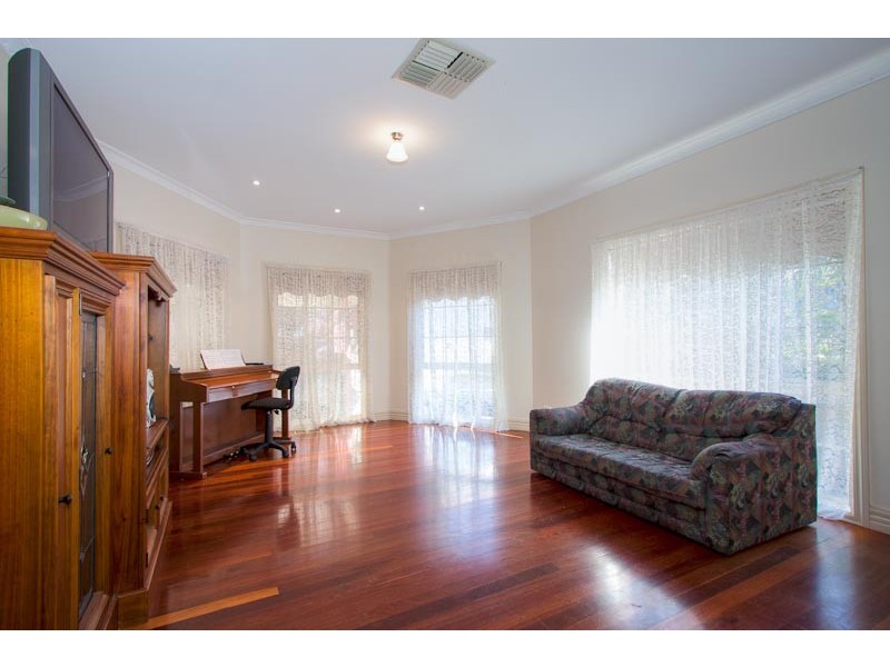 23 De Lisle Avenue, Sunbury VIC 3429