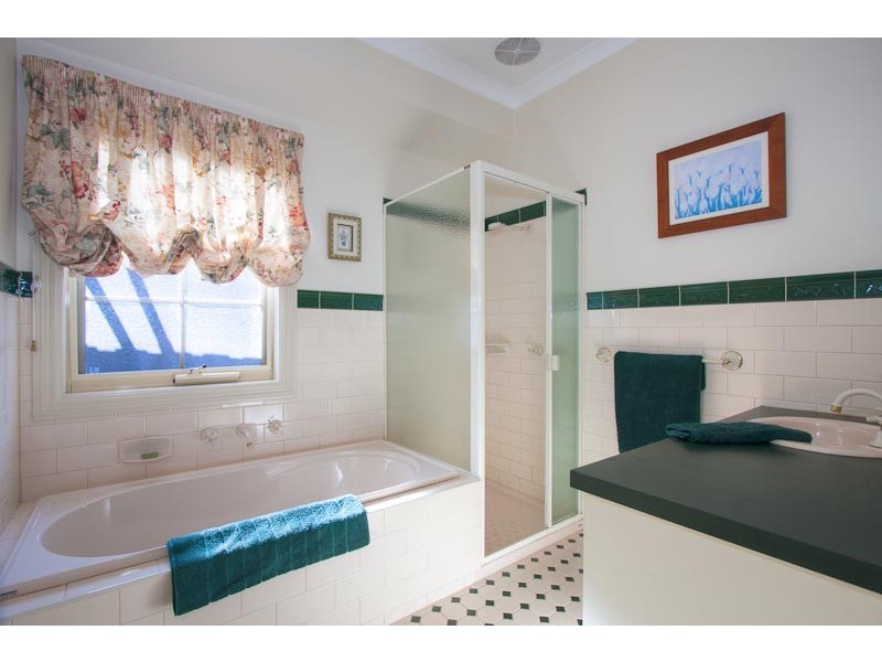 23 De Lisle Avenue, Sunbury VIC 3429