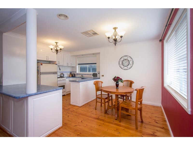 39 Dobell Avenue, Sunbury VIC 3429