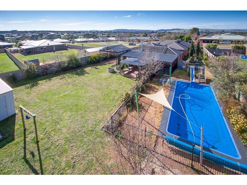 17 Francis Close, Romsey VIC 3434