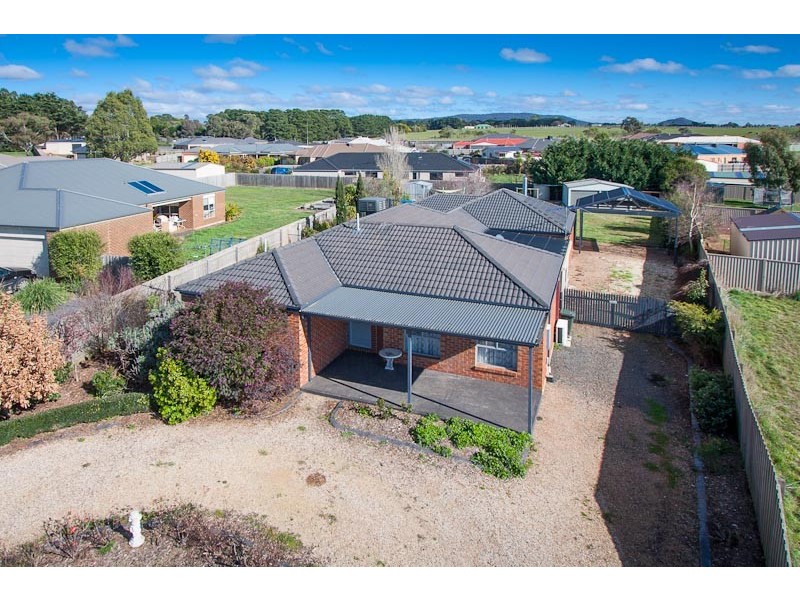 17 Francis Close, Romsey VIC 3434