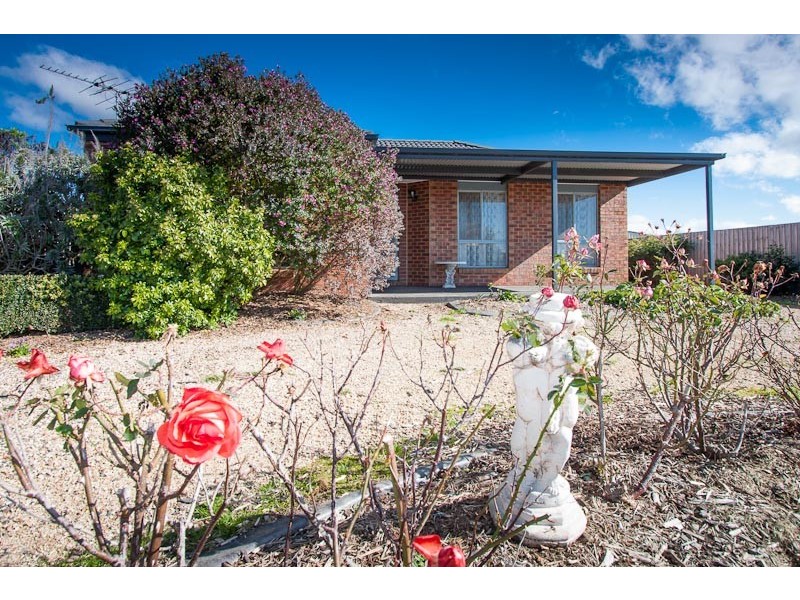 17 Francis Close, Romsey VIC 3434