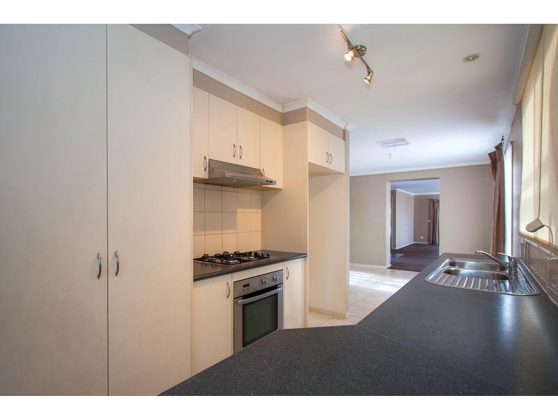 17 Francis Close, Romsey VIC 3434