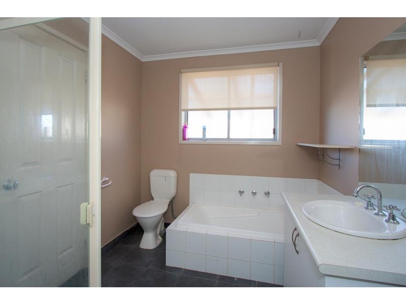 17 Francis Close, Romsey VIC 3434