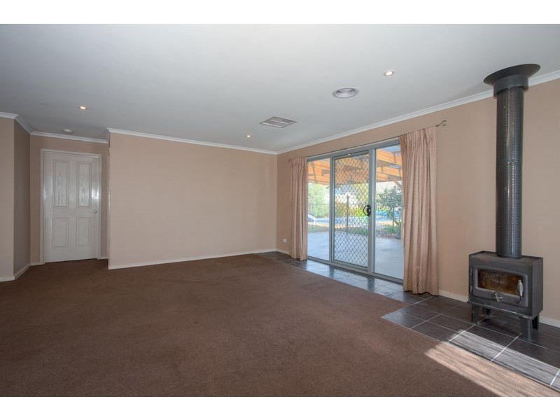17 Francis Close, Romsey VIC 3434