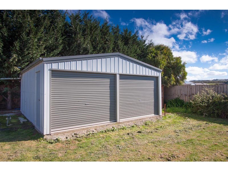 17 Francis Close, Romsey VIC 3434