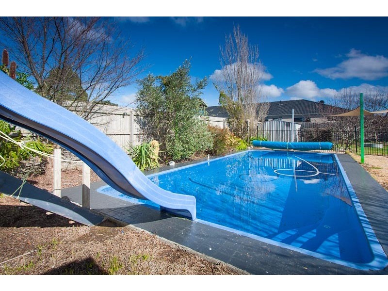 17 Francis Close, Romsey VIC 3434