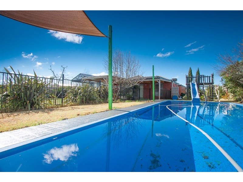 17 Francis Close, Romsey VIC 3434