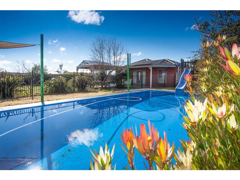 17 Francis Close, Romsey VIC 3434