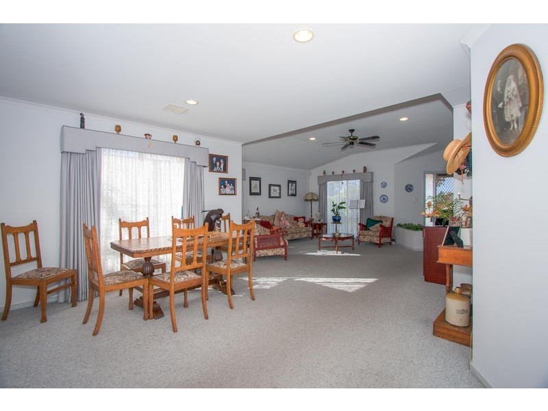 52 Olive Grove, Sunbury VIC 3429