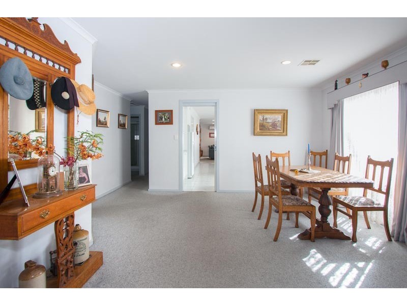 52 Olive Grove, Sunbury VIC 3429