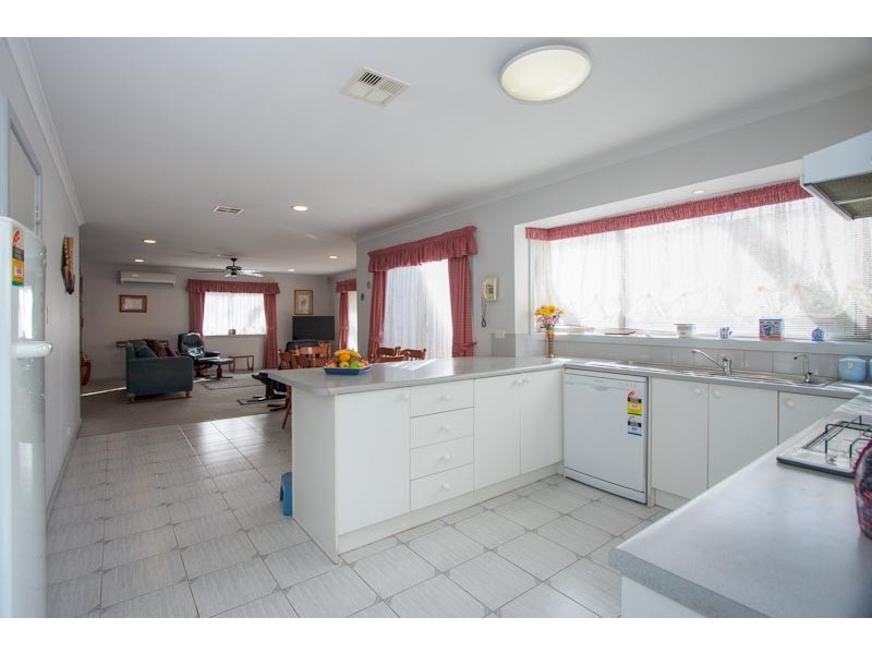 52 Olive Grove, Sunbury VIC 3429