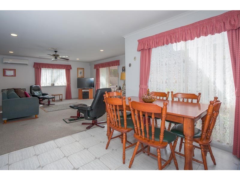 52 Olive Grove, Sunbury VIC 3429