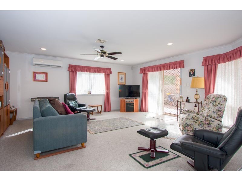 52 Olive Grove, Sunbury VIC 3429