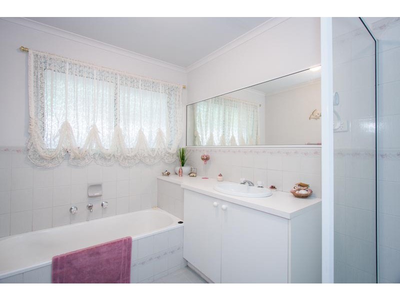 52 Olive Grove, Sunbury VIC 3429