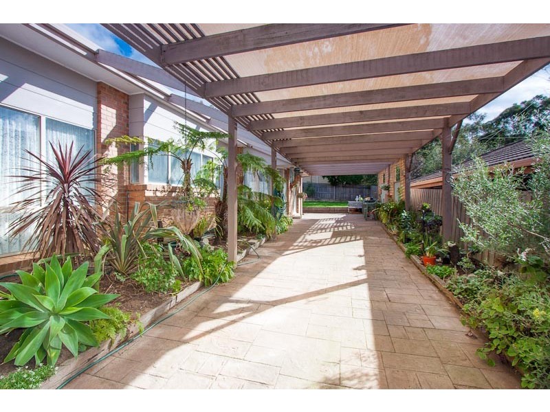 52 Olive Grove, Sunbury VIC 3429