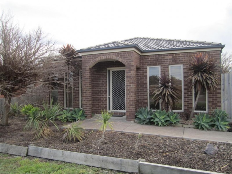 2 CLYDE COURT, Sunbury VIC 3429