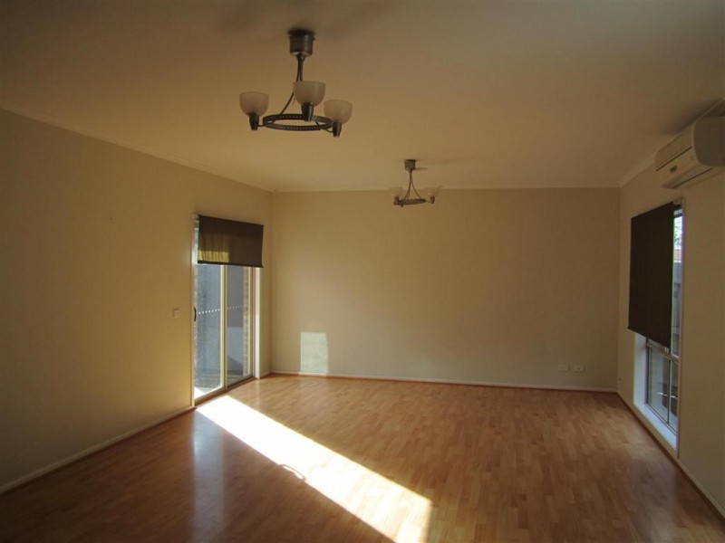 2 CLYDE COURT, Sunbury VIC 3429