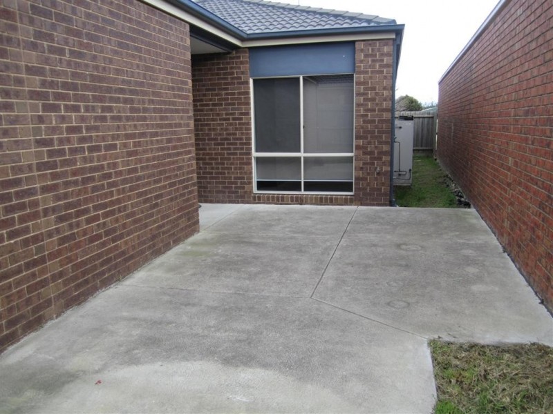 2 CLYDE COURT, Sunbury VIC 3429