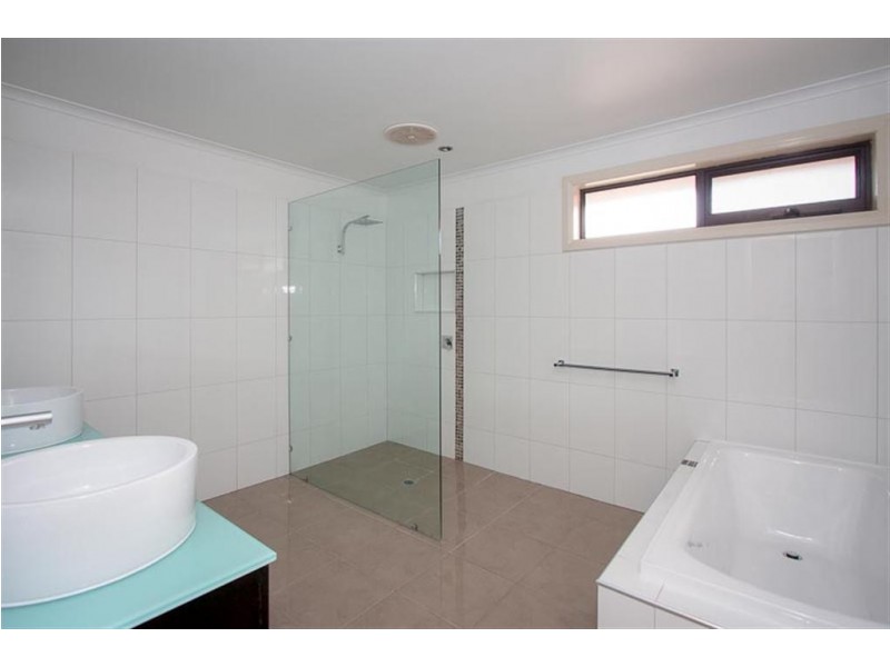 2 BUVELOT PLACE, Sunbury VIC 3429