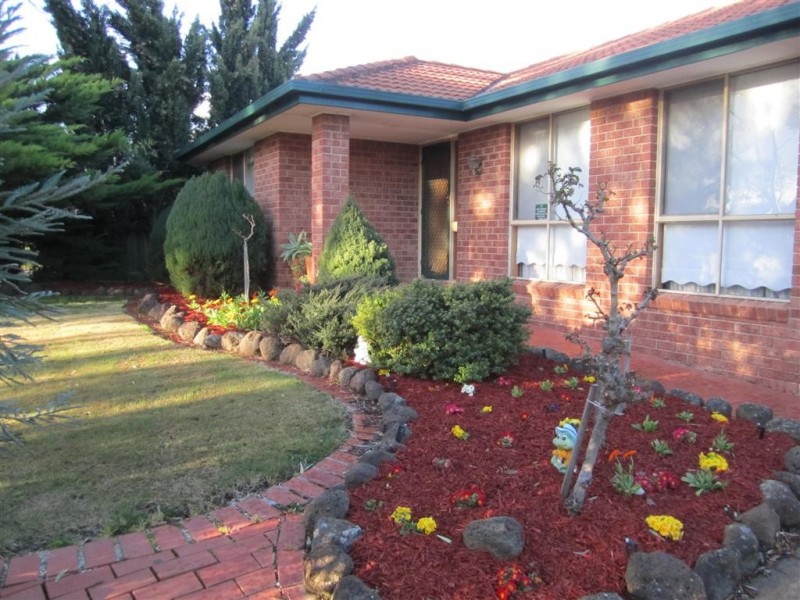 205 ELIZABETH DRIVE, Sunbury VIC 3429