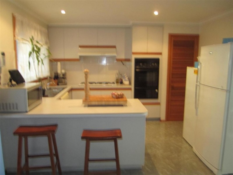 205 ELIZABETH DRIVE, Sunbury VIC 3429